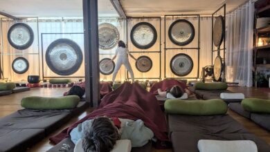 Del ruido de un helicóptero al sueño profundo… Probamos el baño de gong, una técnica de relajación sonora Del ruido de un helicóptero al sueño profundo… Probamos el baño de gong, una técnica de relajación sonora